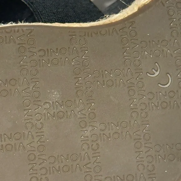 Vionic Women's Black Espadrille wedge Sandals like new - Picture 9 of 9